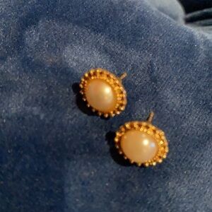 Fashion gold  tone faux pearls stud earrings